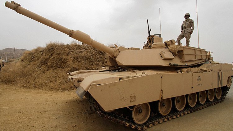 Arabia Saudita envía un contingente blindado a la frontera con Yemen