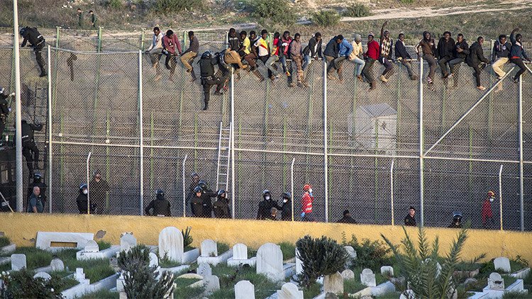 Barcelona propone crear una 'red de ciudades refugio' para los inmigrantes sirios