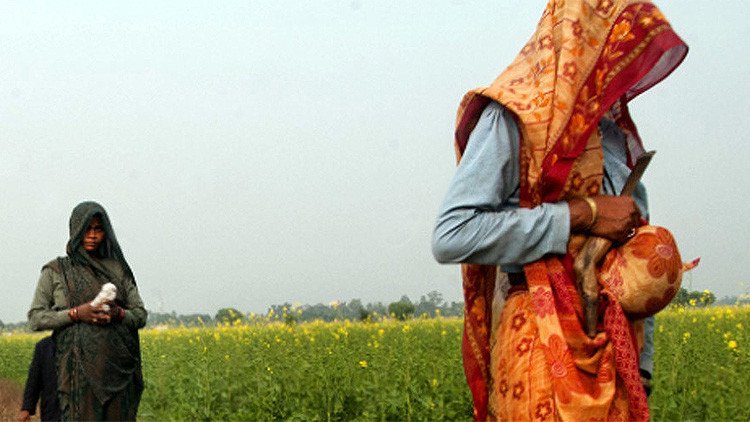 Indignación global: Condenan a dos indias a ser violadas por un delito de su hermano
