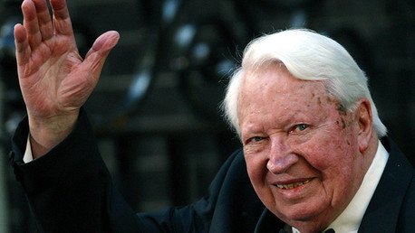 Un ex primer ministro británico es acusado de violar a un niño de 12 años