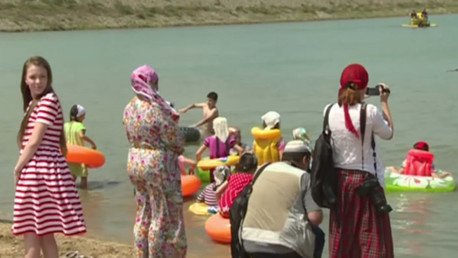 Video: Chechenia abre su primera playa exclusiva para mujeres