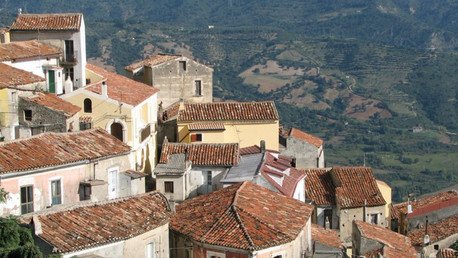 Un alcalde italiano prohíbe por ley que sus conciudadanos se mueran