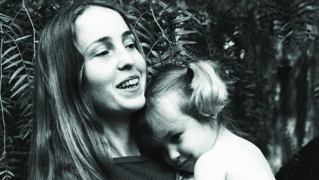 La exnovia de Steve Jobs pidió al fundador de Apple 25 millones  por su "conducta deshonrosa"