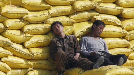 Voluntarios se trasladan a la aldea afectada por la misteriosa 'epidemia del sueño'