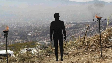 Mayor exhumación de Colombia revelaría la verdad sobre Álvaro Uribe