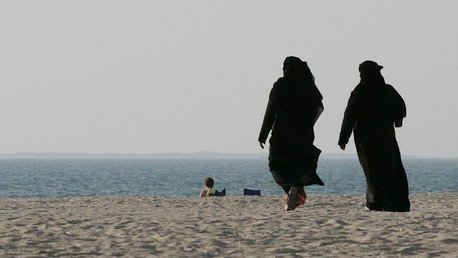 Padre deja morir a su hija antes de permitir que la rescate "un desconocido"