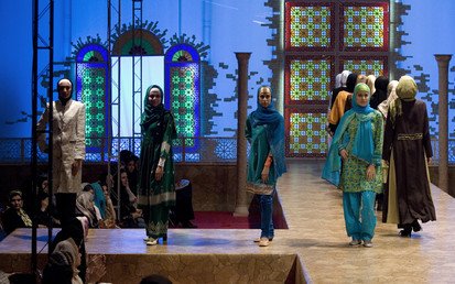 Nuevo 'ejército' de modelos: Cómo se apunta Irán a la revolución de la moda