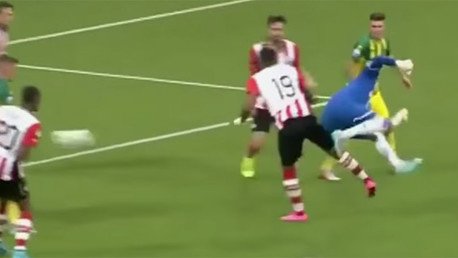 Este golazo de otro planeta de un portero te hará olvidar a Ibrahimovic