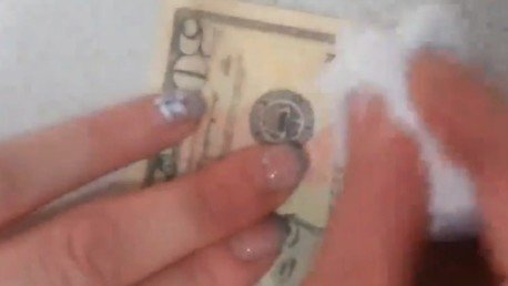 El 'falsificador' de dólares que se roba a sí mismo