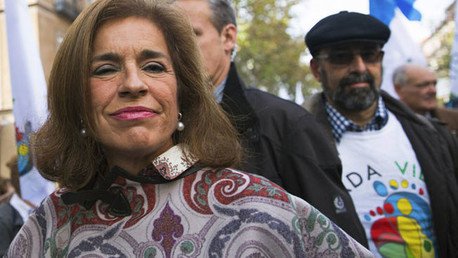 Contrato lujoso: El Ayuntamiento de Madrid gana 600.000 euros al año con ropa donada para los pobres