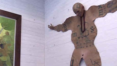 Un artista mexicano 'convierte' en arte la piel tatuada de los gánsteres