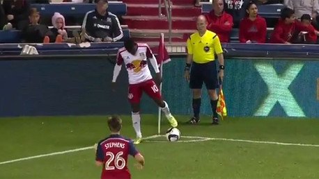 Un polémico engaño en un tiro de esquina termina en gol ¿Astucia o juego sucio?