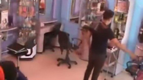 Graban un asalto armado contra un salón de belleza en Ecatepec, México