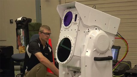 Video: Boeing presenta un potente láser portátil capaz de derribar drones