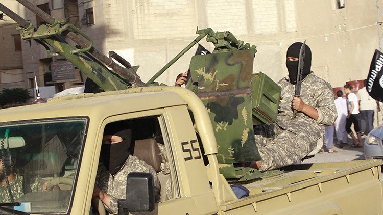 El Estado Islámico ejecuta a 112 de sus militantes