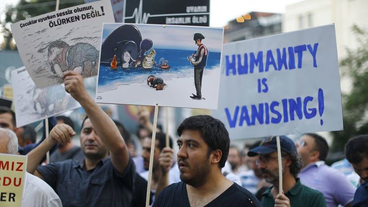 "Europa no puede ser solo un mercado": Artistas del mundo lloran al niño sirio que naufragó 