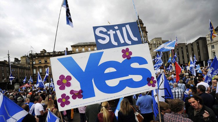 #StillYes: Una protesta masiva en Glasgow pide la independencia de Escocia 