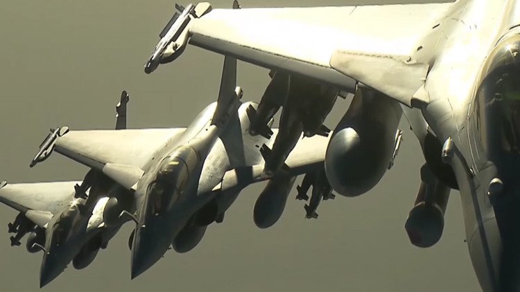 Francia divulga imágenes de los ataques aéreos contra el Estado Islámico en Siria (Video)