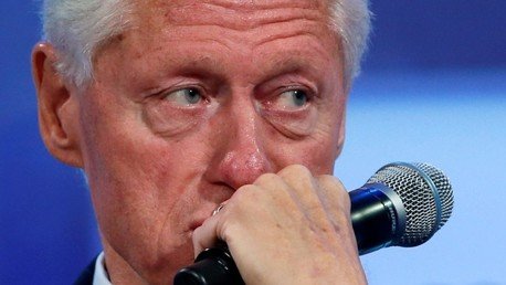 Un espía del MI6 que murió en extrañas circunstancias había hackeado datos de Bill Clinton