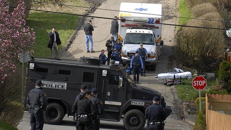Video: Policías de EE.UU. matan a tiros a un hombre con las manos en alto