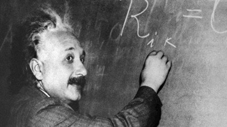 "Más fácil de lo que esperaba": Alumna británica de 12 años supera en CI a Einstein y Hawking 