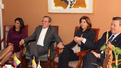 Cancilleres de Colombia y Venezuela discuten en Quito situación en la frontera