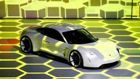 Porsche presenta al 'asesino' de Tesla