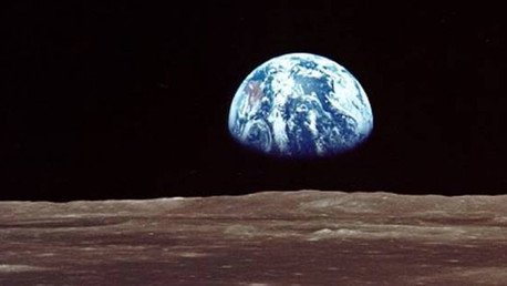 La Tierra 'masajea' la superficie de la Luna