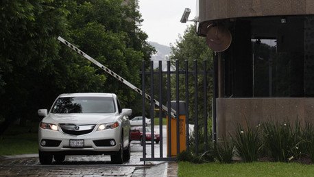 Un premio demasiado caro: Congreso mexicano ayuda a legisladores a comprar autos de lujo