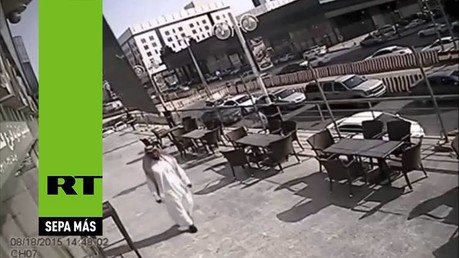 Golpe de suerte: Un vidrio le pasa rozando la cabeza sin causarle ni un rasguño