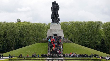 ¿Por qué BBC "reformula" la historia tachando a los soldados de la URSS de "violadores"?