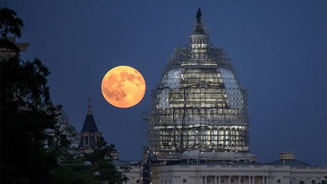 La 'superluna de sangre' deslumbra a la Tierra