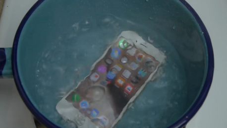 Nuevo test extremo: ¿Sobrevivirá el nuevo iPhone a un baño de agua hirviendo?