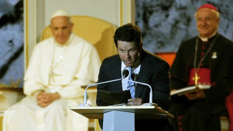 Video: Un actor de EE.UU. bromea ante el papa Francisco