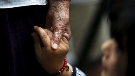 Condenan a prisión al exvoluntario y traidor a WikiLeaks por violar a nueve adolescentes