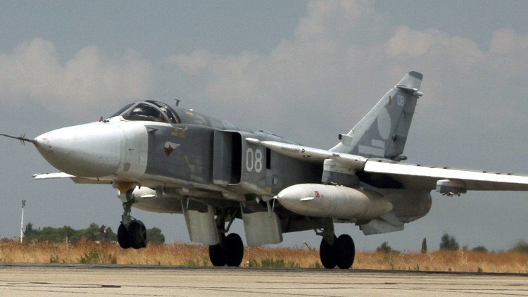 Bombarderos tácticos Su-24 continúan ofensiva contra el Estado Islámico en Siria (Video)