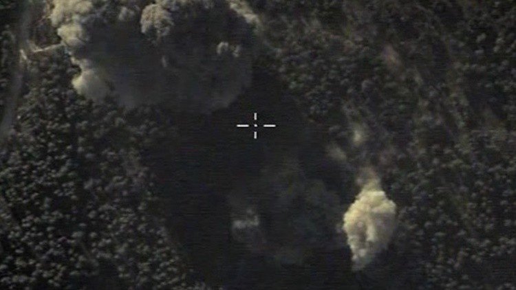 Todos de golpe: Rusia destruye los 32 vehículos blindados de una columna del EI