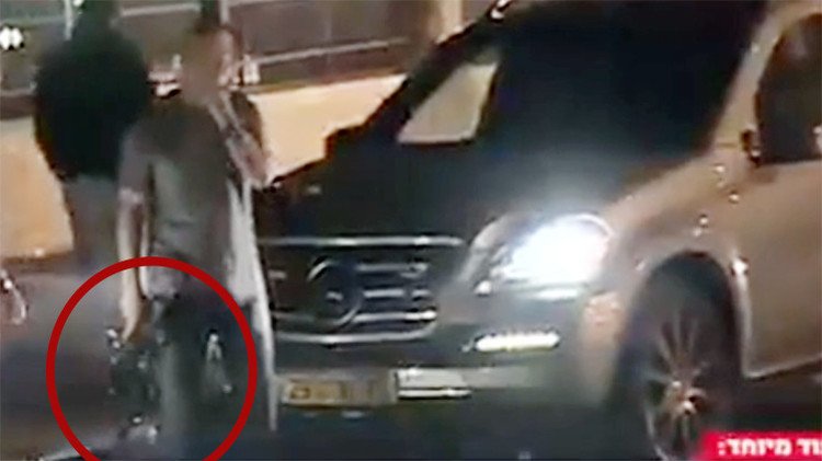 Fusil en mano, el alcalde de Jerusalén insta a los israelíes a armarse 