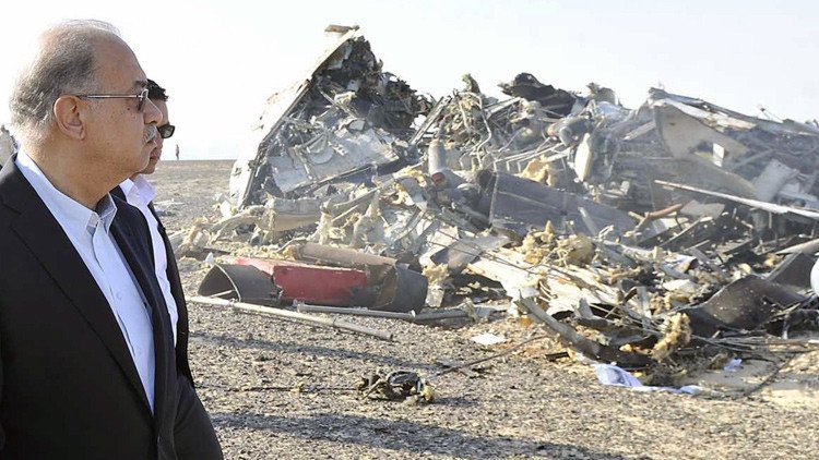 Primeras fotos desde el lugar del siniestro del avión en el Sinaí en el que murieron 224 personas