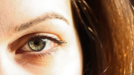 Confirman el éxito del primer trasplante de retina de células artificiales