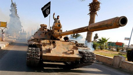 El EI contraataca y asalta una base aérea en la zona controlada por el Gobierno sirio