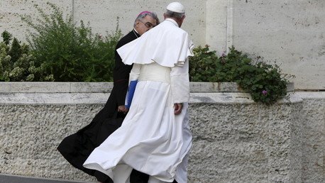 "Piensen con la cabeza": El papa defiende a un obispo chileno sospechoso de ocultar delitos sexuales