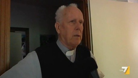 Sacerdote italiano: "Puedo entender la pedofilia, algunos niños buscan afecto"