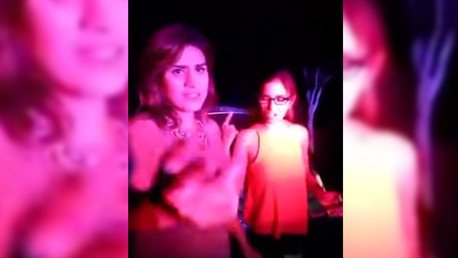 #LadyMulta se burla de un policía por no tener un iPhone