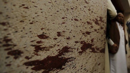 'Bulldozer', el temible verdugo del Estado Islámico, amputa en público una mano y un pie a un menor