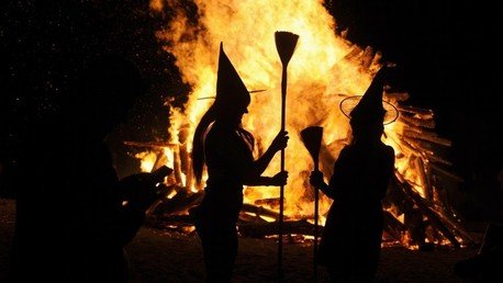 De vuelta a la Edad Media: Despiden a una mujer de una clínica militar de EE.UU. por "bruja" 