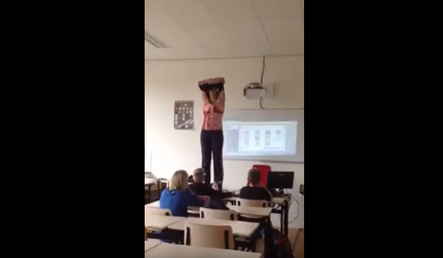 Una profesora 'se desnuda' para dar una clase de anatomía