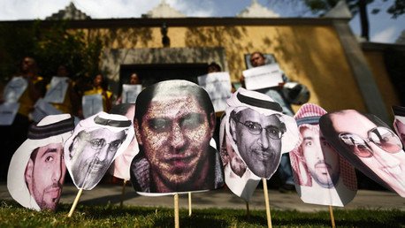 Seis meses de cárcel por una botella de vino y otros polémicos castigos de Arabia Saudita