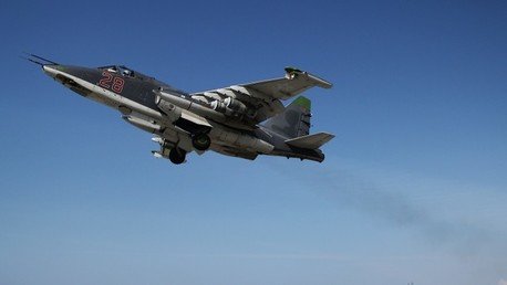 Captan un caza ruso Su-25 calentando motores para arrasar la infraestructura del EI en Siria (Video)