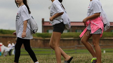 El aterrador ritual del planchado de pechos prolifera en Reino Unido